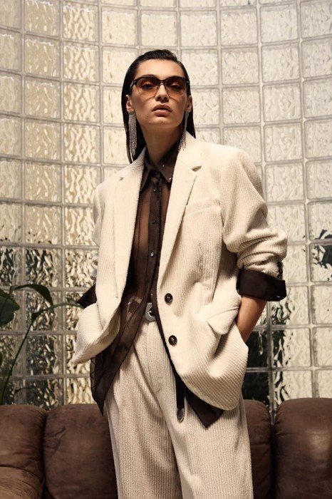 очки  модель из линейки «лучи интарсии» (`intarsia rays`) от бренда brunello cucinelli вид слева