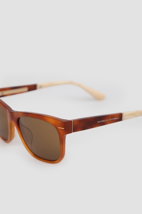 очки  модель из линейки «портняжный закат» (`sartorial sunset`) из стекла спереди