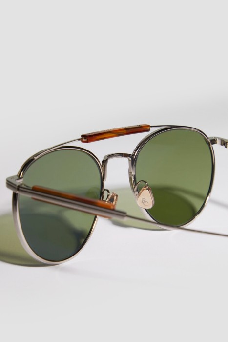 Товар серебряного цвета с внутренней стороны