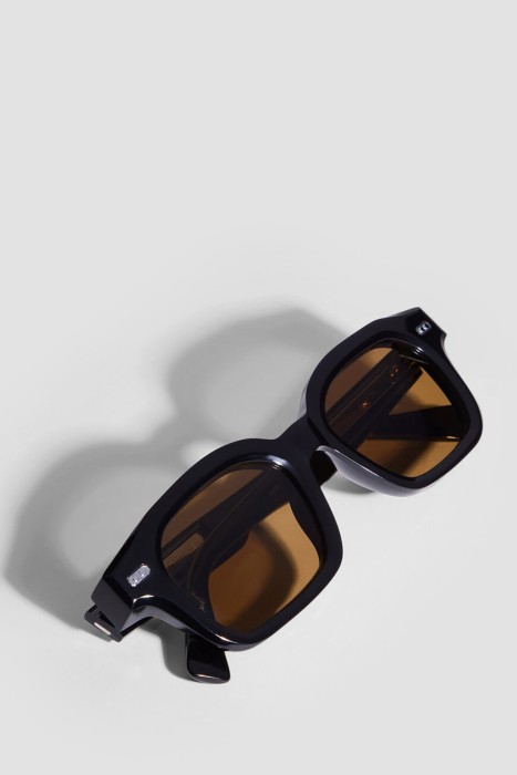 Товар черного цвета с внутренней стороны