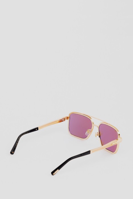 Товар черного цвета с внутренней стороны