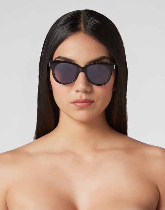 Товар черного цвета с внутренней стороны