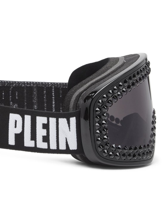 Товар черного цвета с внутренней стороны