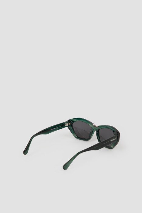 Товар зеленого цвета с внутренней стороны