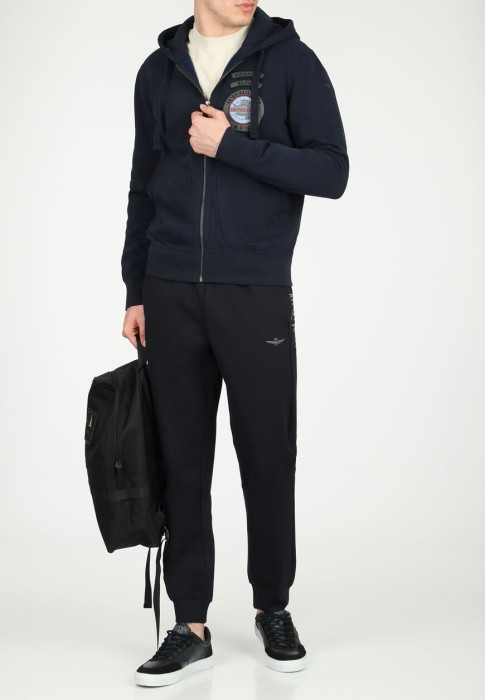 олимпийка  из италии вид сбоку