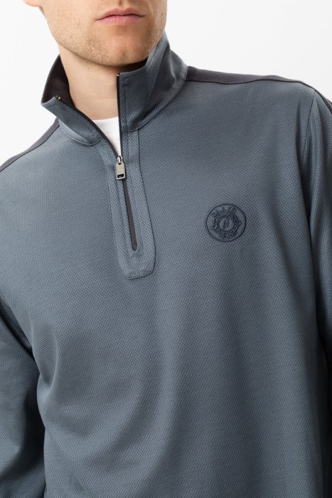 олимпийка  из италии вид сбоку