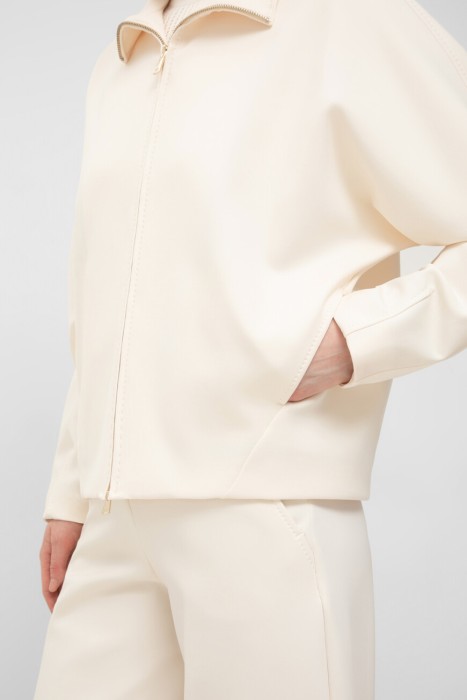 олимпийка  из италии вид сбоку