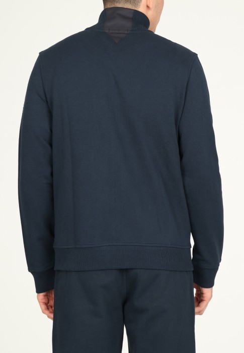 Товар синего цвета с внутренней стороны