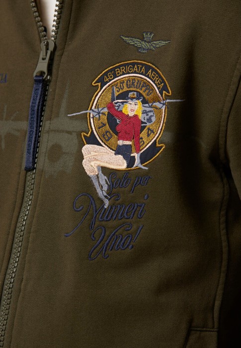 олимпийка  из италии вид сбоку