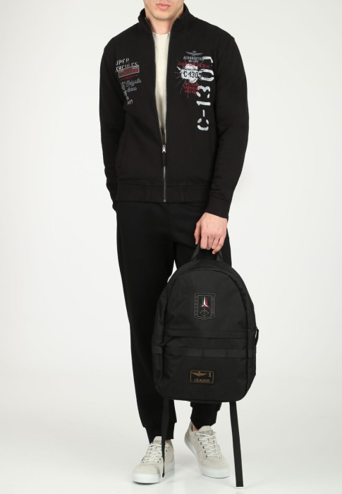 олимпийка  из италии вид сбоку