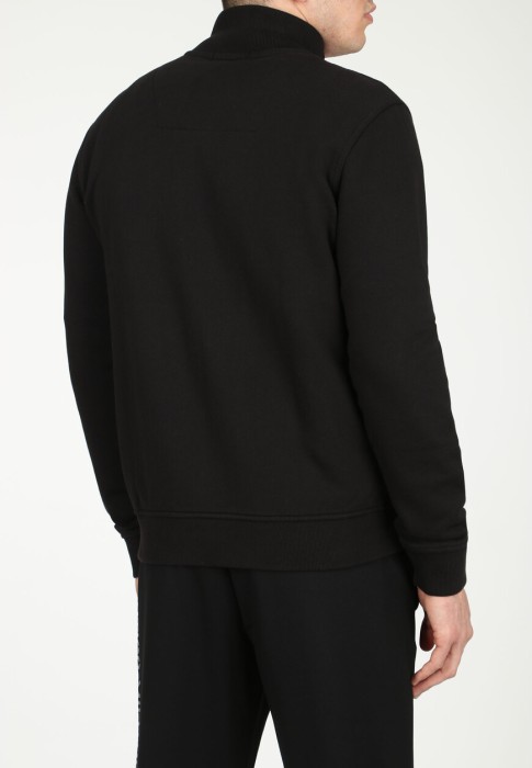 Товар черного цвета с внутренней стороны