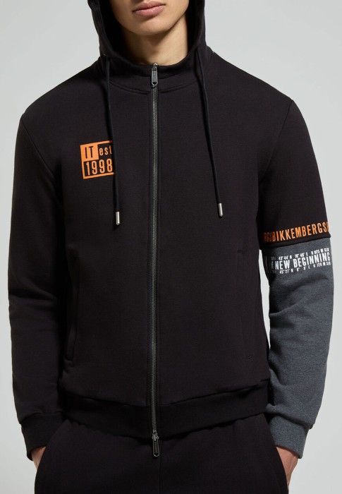 олимпийка  из италии вид сбоку