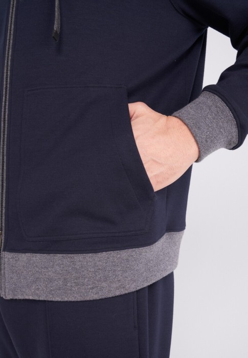 олимпийка  из италии вид сбоку