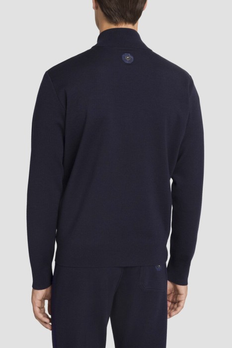 олимпийка  по цене 580000 руб вид справа