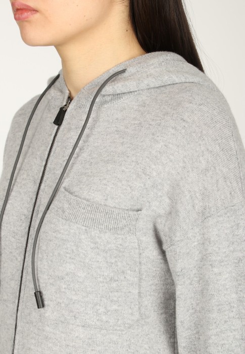 Товар серого цвета с внутренней стороны