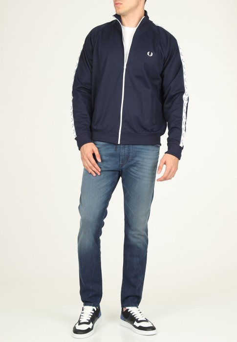 олимпийка  от бренда fred perry вид слева