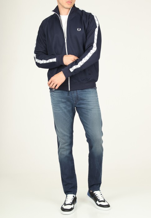 олимпийка  из англии вид сбоку