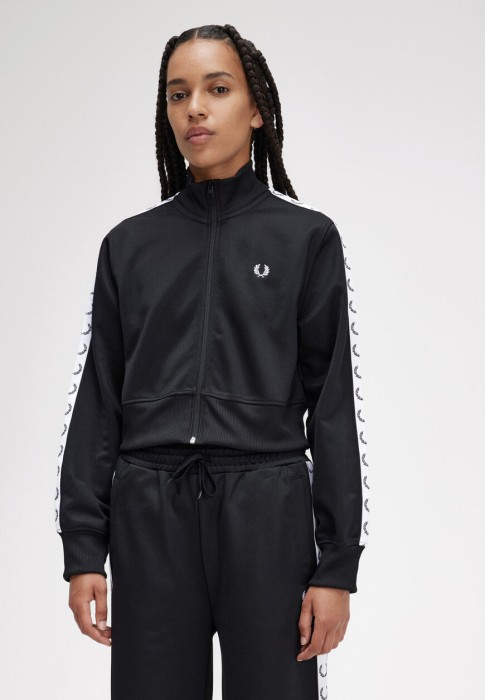 олимпийка  из англии вид сбоку