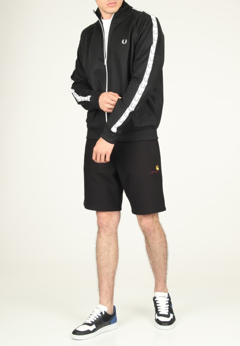 олимпийка  от бренда fred perry вид слева