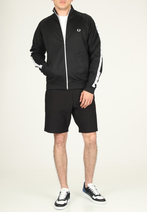 олимпийка  из англии вид сбоку