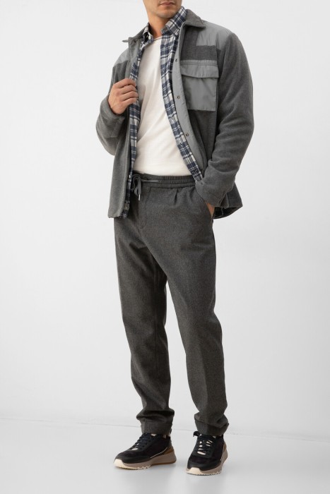 Товар серого цвета с внутренней стороны