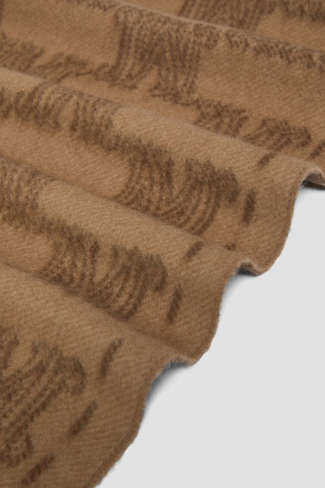 Товар коричневого цвета с внутренней стороны