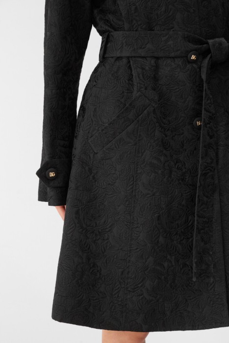 Товар черного цвета с внутренней стороны