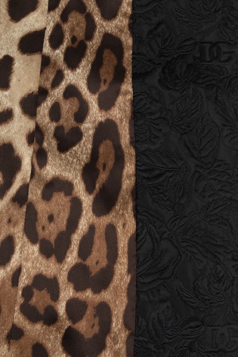 пальто dolce&gabbana модель из коллекции dna на сезон этого года фотография