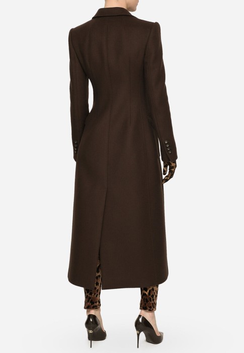 Товар коричневого цвета с внутренней стороны