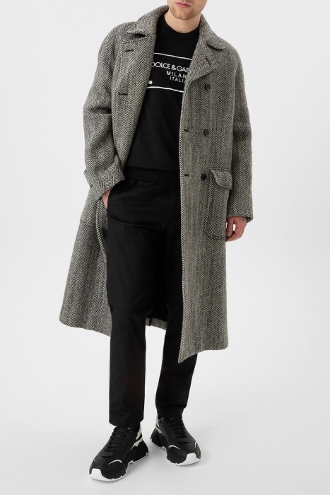 Товар черного цвета с внутренней стороны