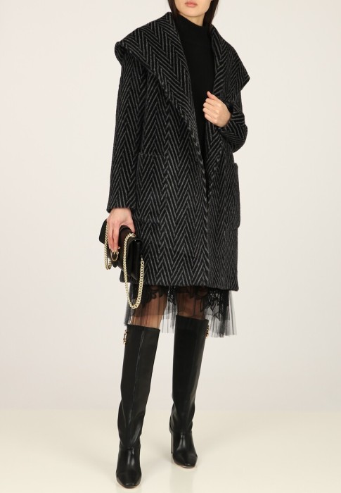 пальто  по цене 112900 руб вид справа