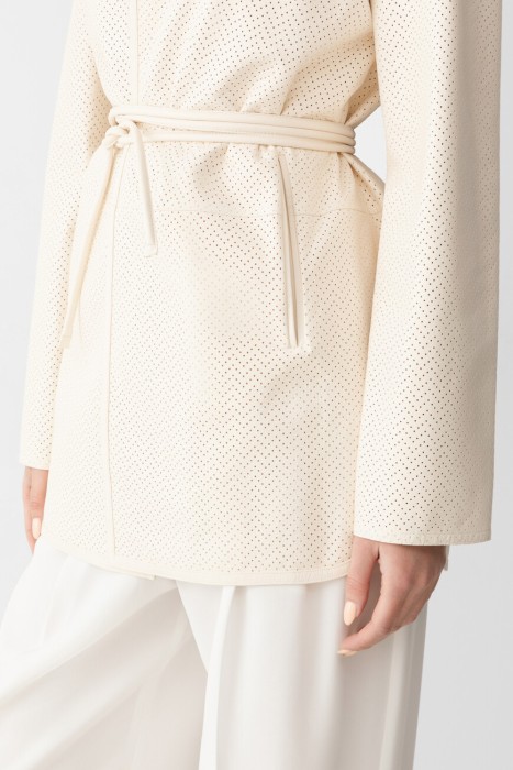 Товар белого цвета с внутренней стороны