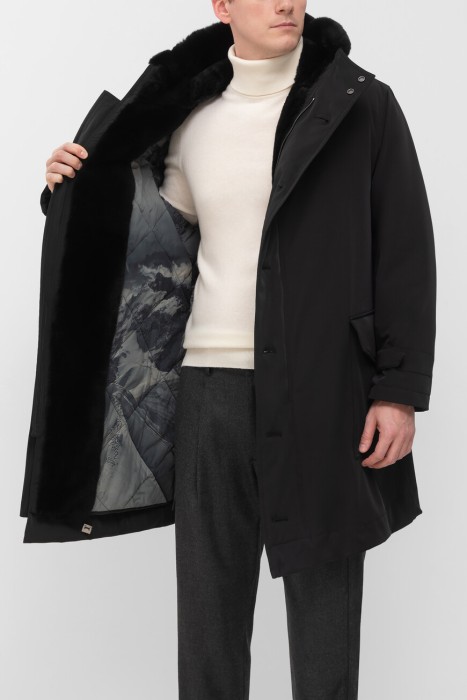 Товар черного цвета с внутренней стороны