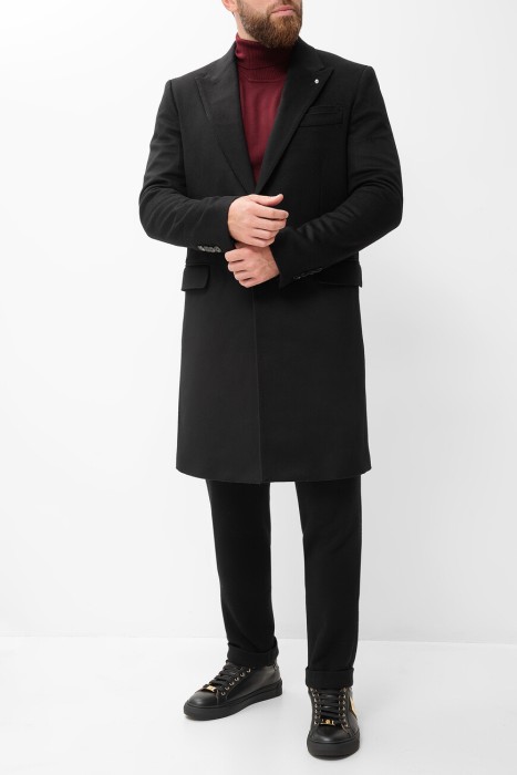 Товар черного цвета с внутренней стороны