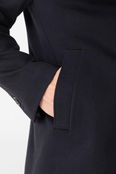 Товар синего цвета с внутренней стороны