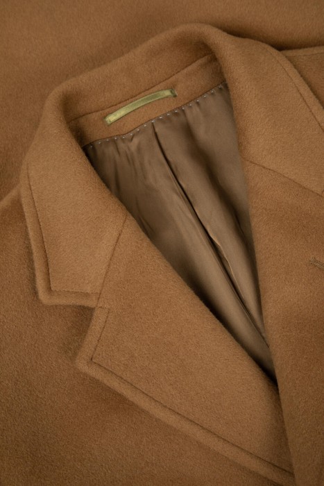 Товар желтого цвета с внутренней стороны