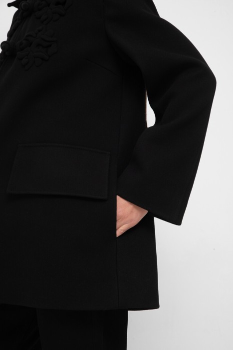 Товар черного цвета с внутренней стороны