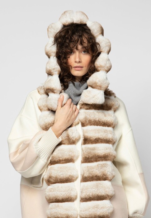 пальто  по цене 133900 руб вид справа