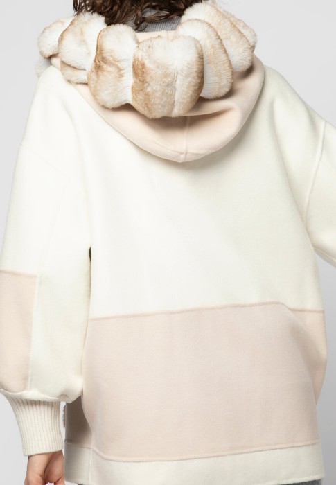 Товар белого цвета с внутренней стороны