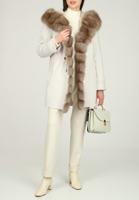 пальто  по цене 788900 руб вид справа