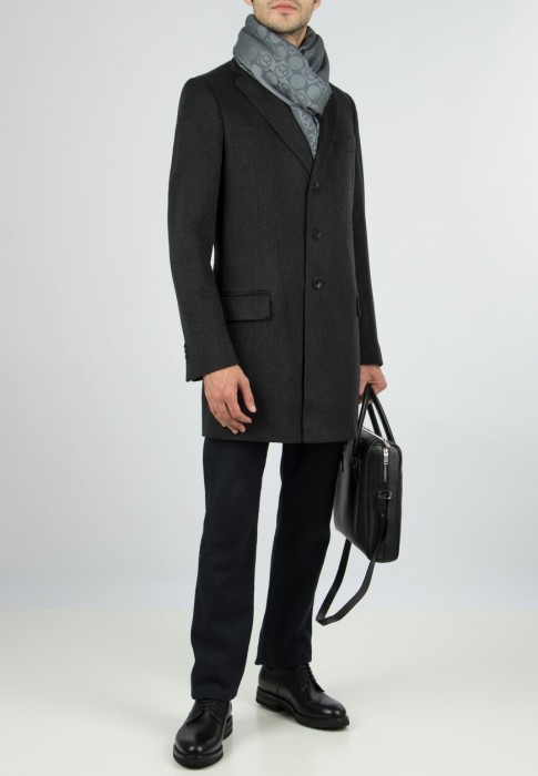 Товар черного цвета с внутренней стороны