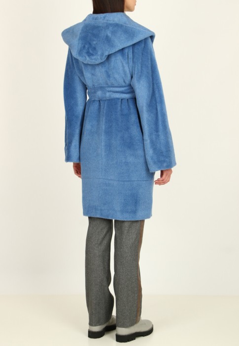 Товар синего цвета с внутренней стороны