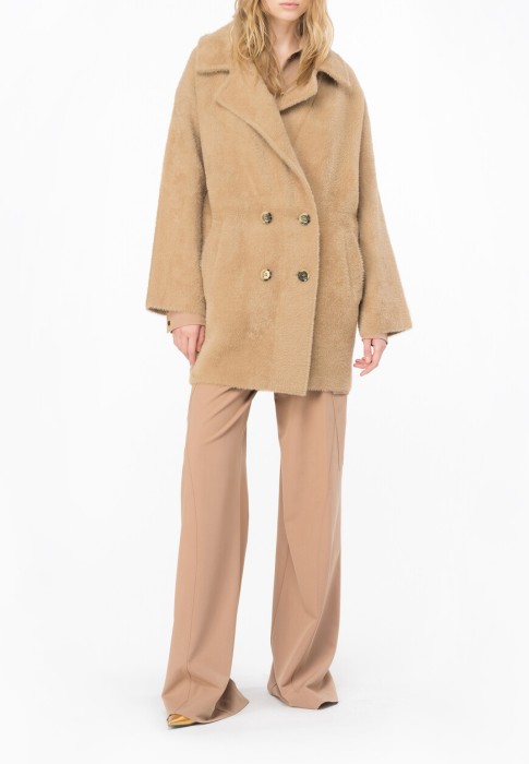 Товар бежевого цвета с внутренней стороны