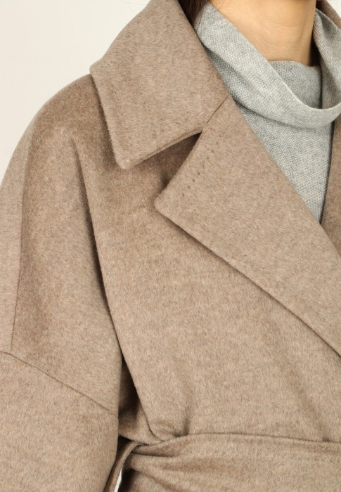 Товар коричневого цвета с внутренней стороны