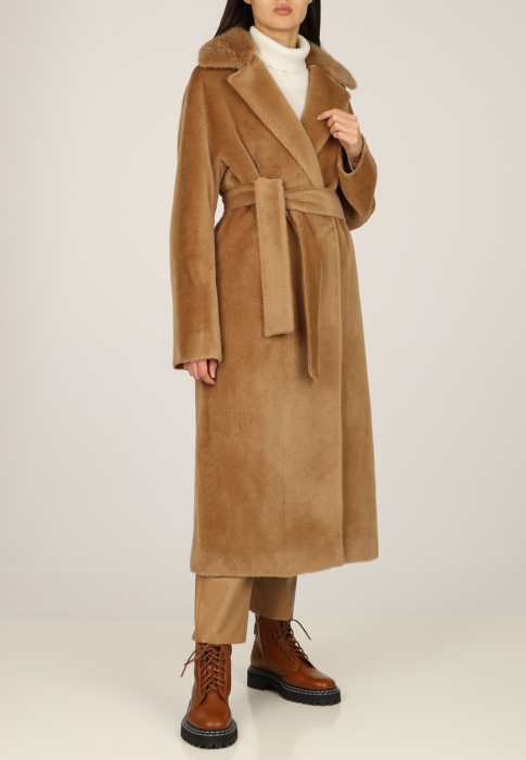 пальто  по цене 194900 руб вид справа