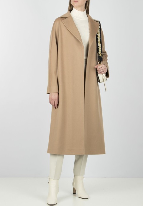 Товар бежевого цвета с внутренней стороны