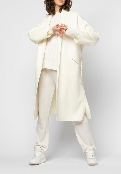 пальто  по цене 119900 руб вид справа