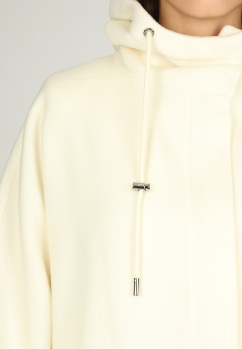 Товар белого цвета с внутренней стороны