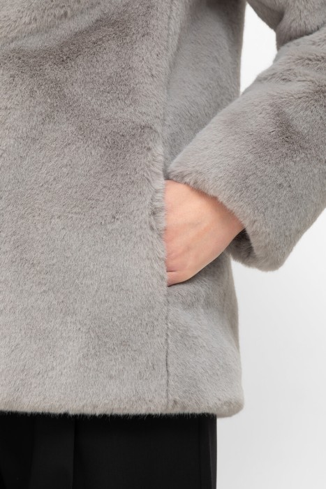 Товар серого цвета с внутренней стороны