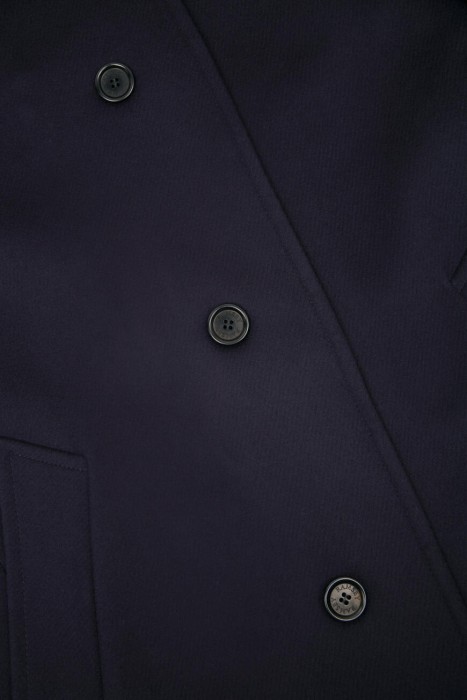 Товар синего цвета с внутренней стороны